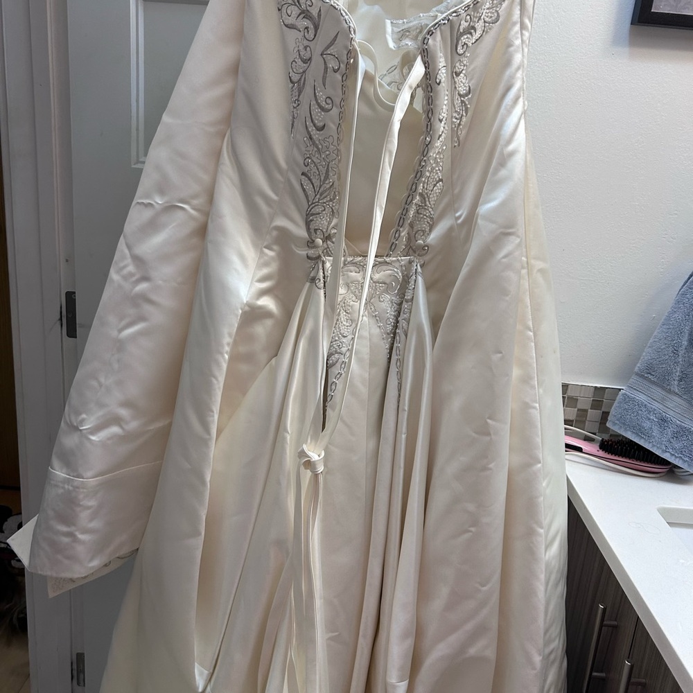 Ivory size 22 (fits 14-22) wedding dress $500